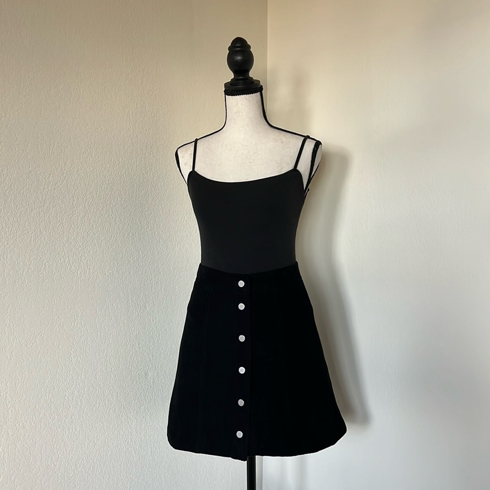 H & M, Size 4, Retro button down skirt